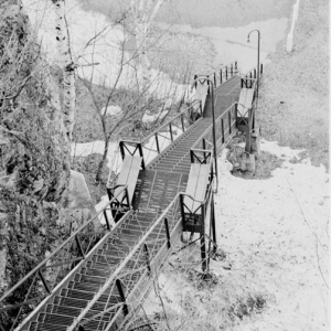 http://www.raymondeapril.com/files/gimgs/th-53_Pèlerins_07_escalier.jpg
